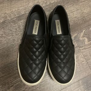 Black Ecentrcq Steve Madden SlipOns